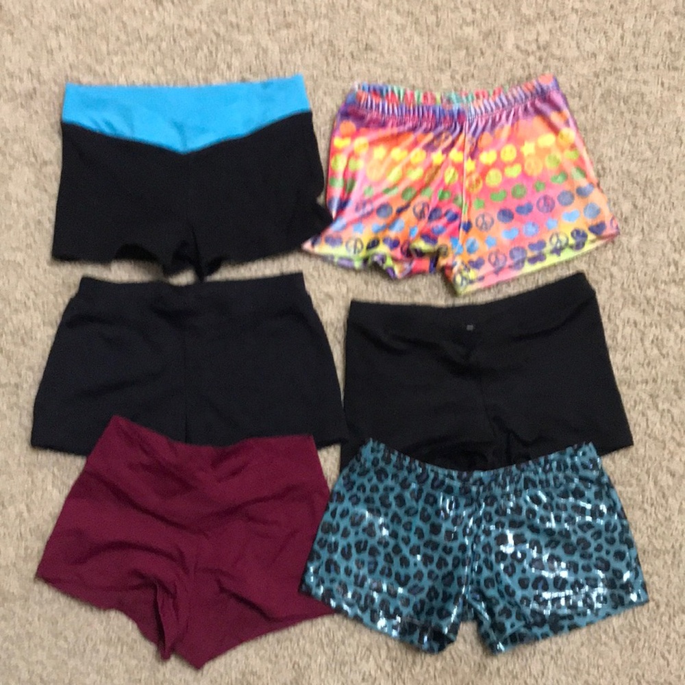 Set of six dance shorts size child 6-7 (SC-IC).